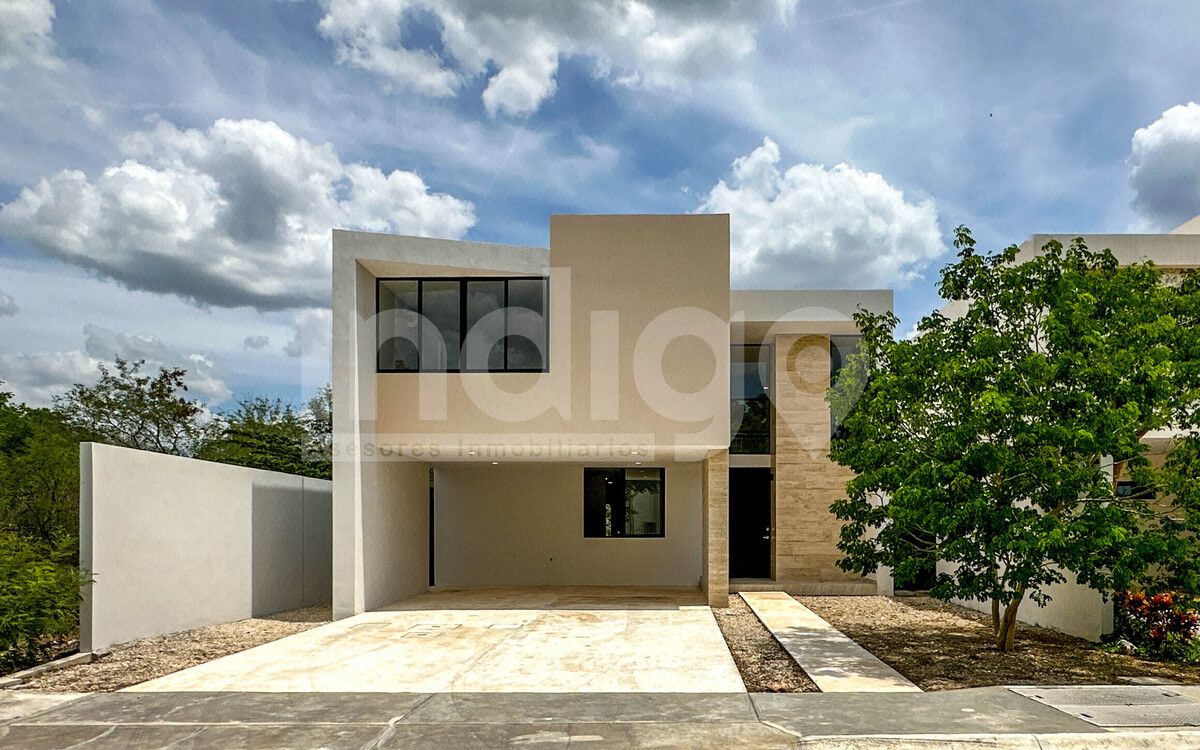Casa en Venta en Mérida en Privada Provincia con Campo de Golf