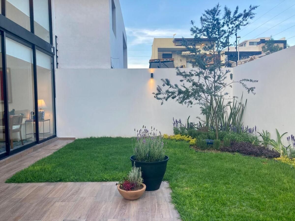 12 de 20: JARDIN EXTERIOR