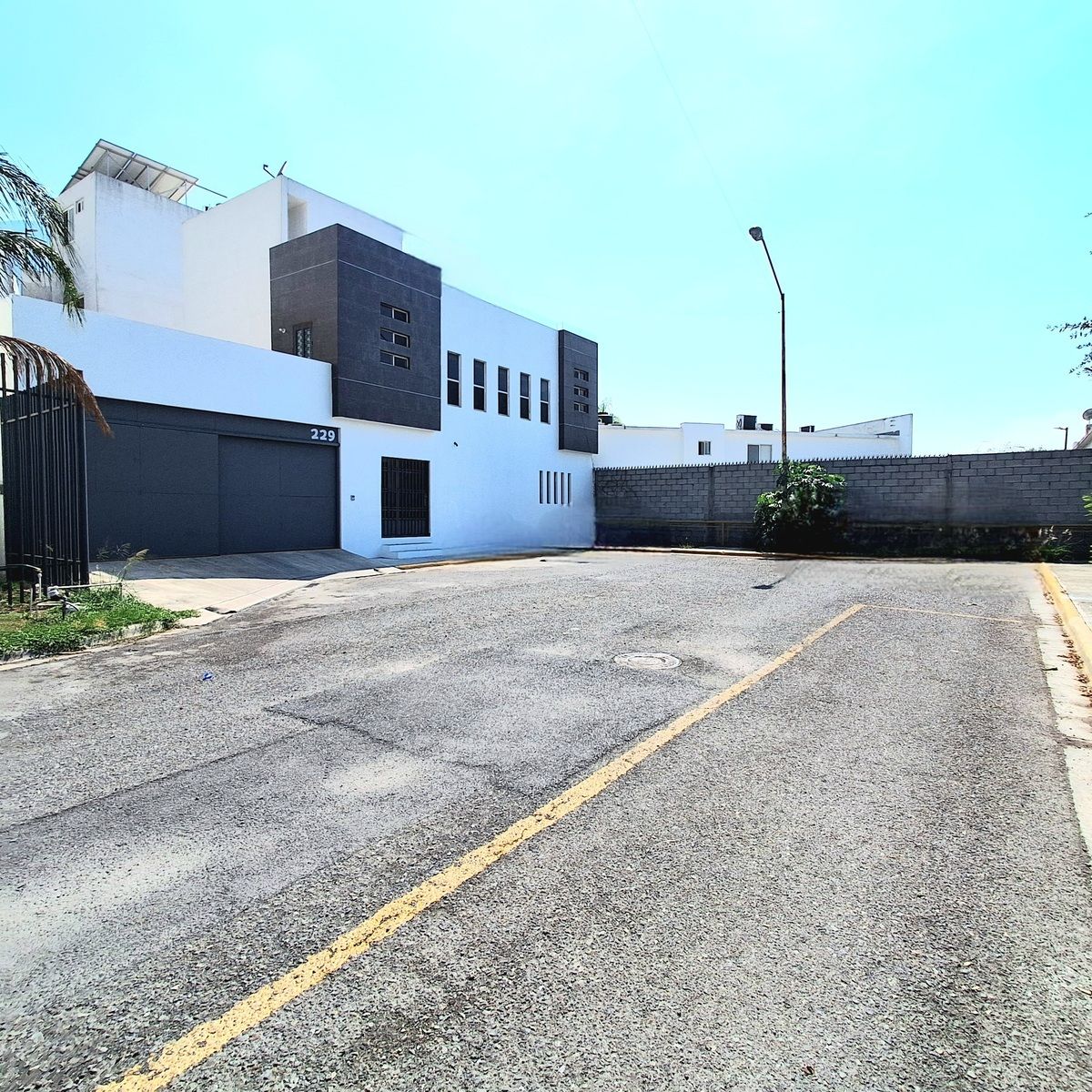 1 de 21: Frente de casa