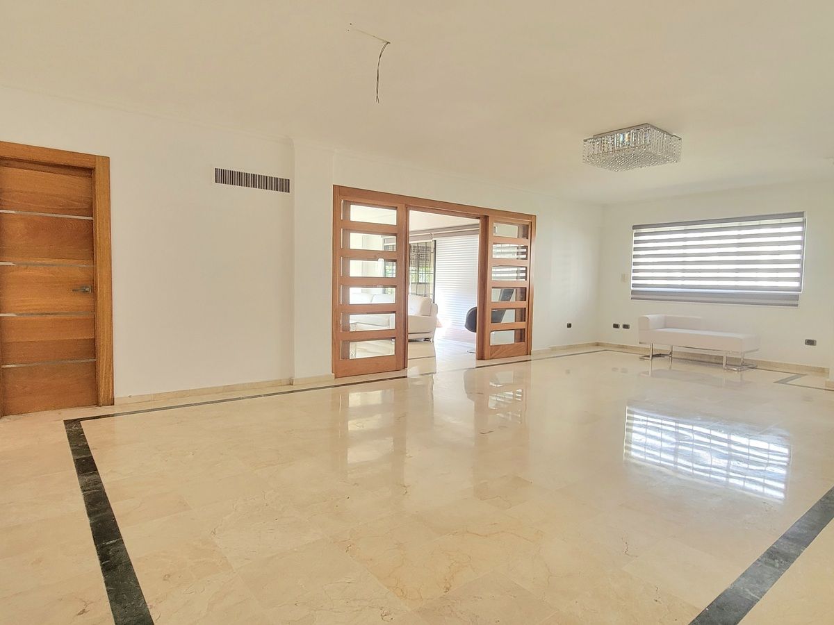 3 de 27: Vista de la sala desde la cocina