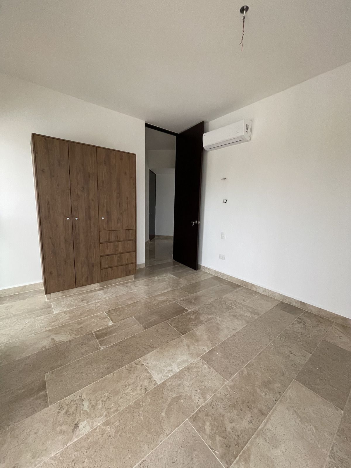 8 de 21: RECAMARA PRINCIPAL CLOSET