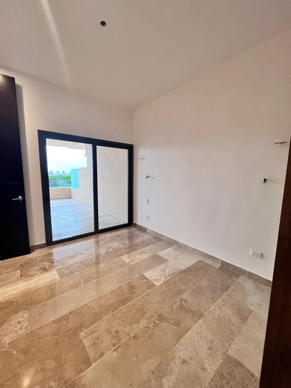 6 de 19: RECAMARA PRINCIPAL CON TERRAZA