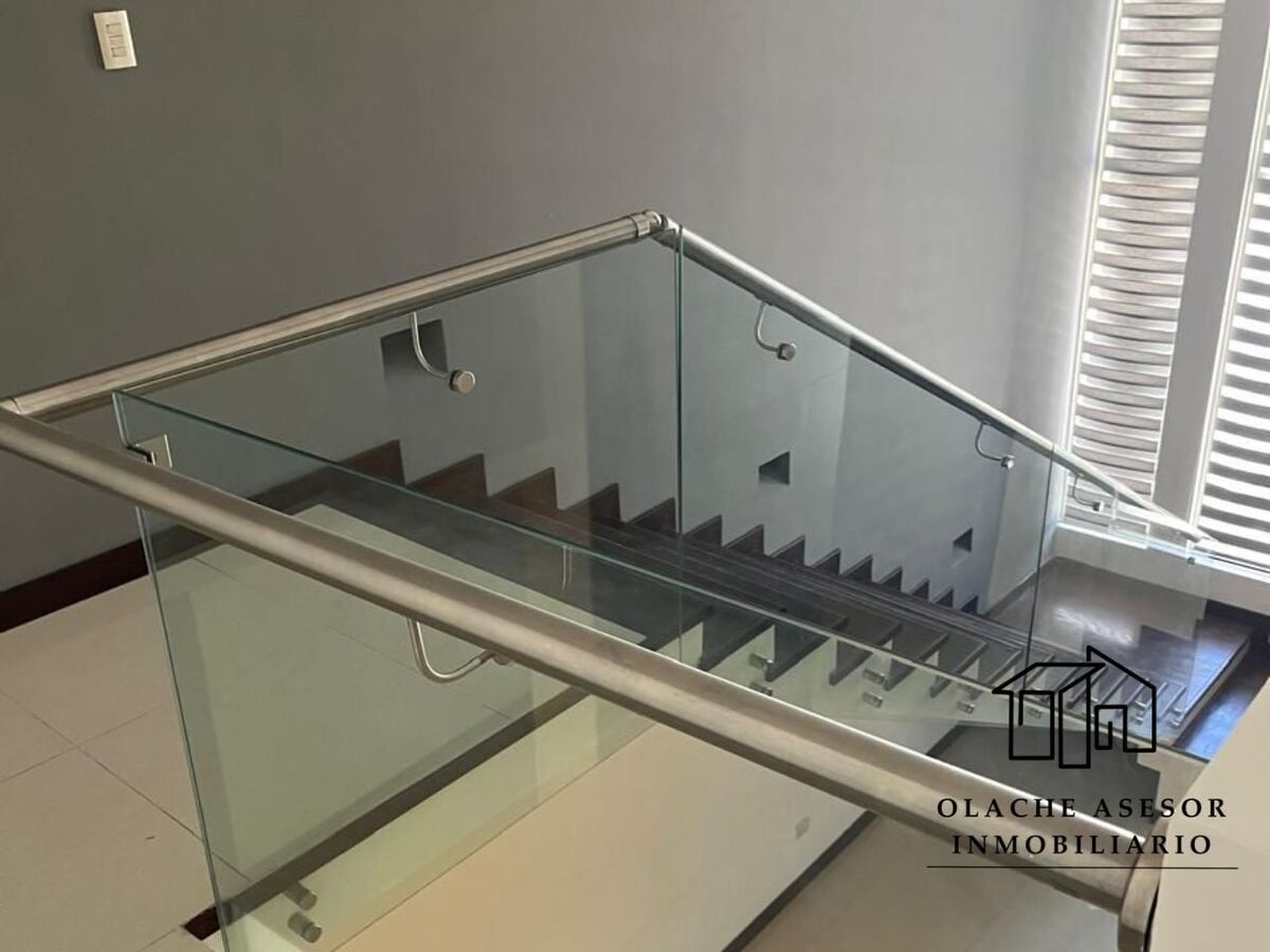 5 of 13: ESCALERA