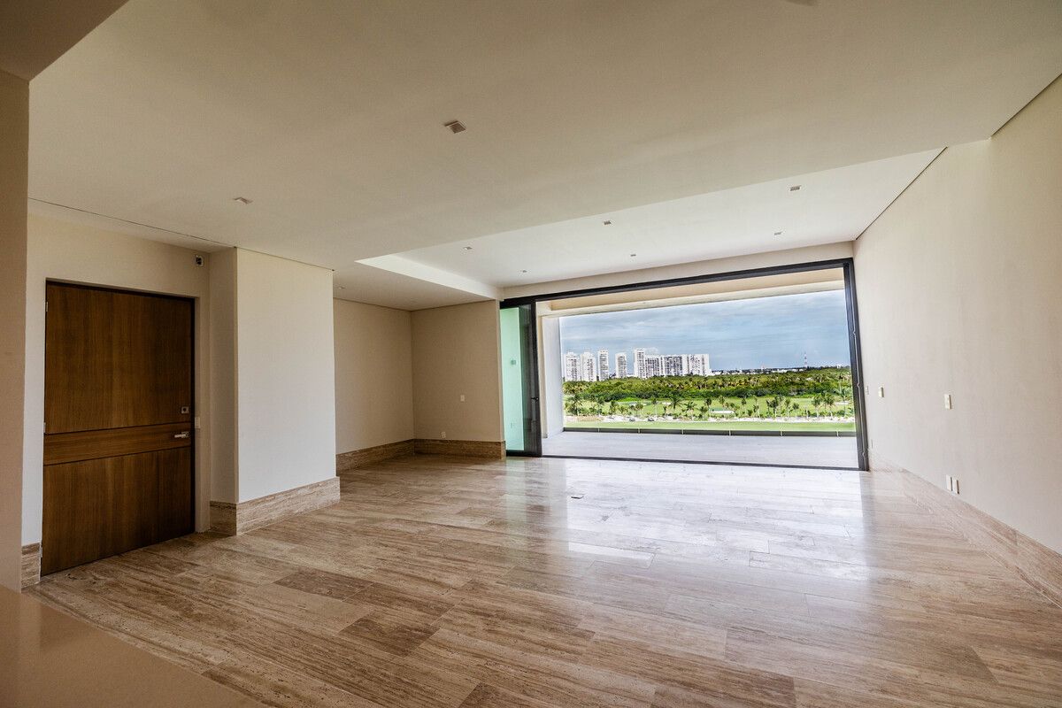 3 de 16: Sala y comedor