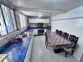 3 of 12: Cocina equipada