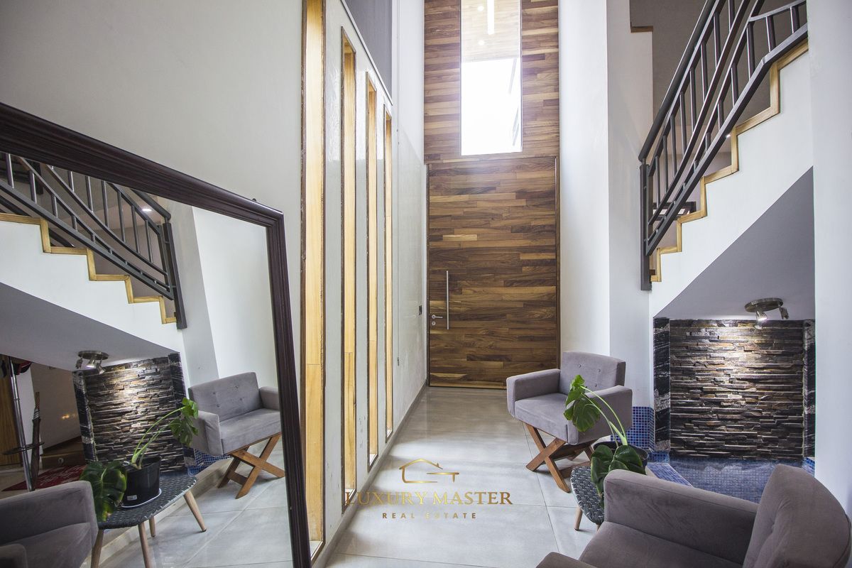 2 of 47: Casa en Venta en Los Gavilanes Entrada