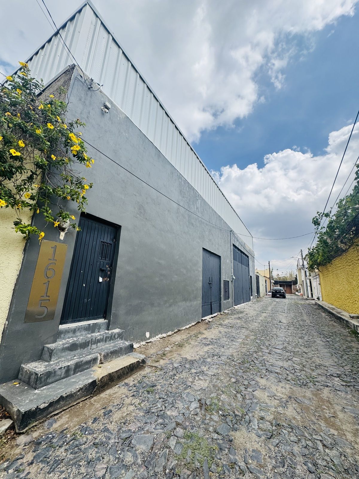1 of 12: Vialidad acceso bodega