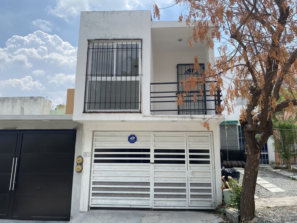 1 of 15: Fachada