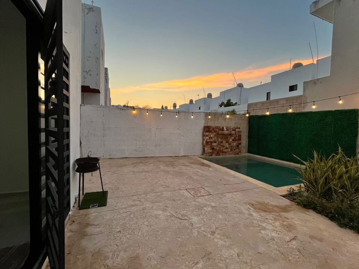 1 of 16: Piscina