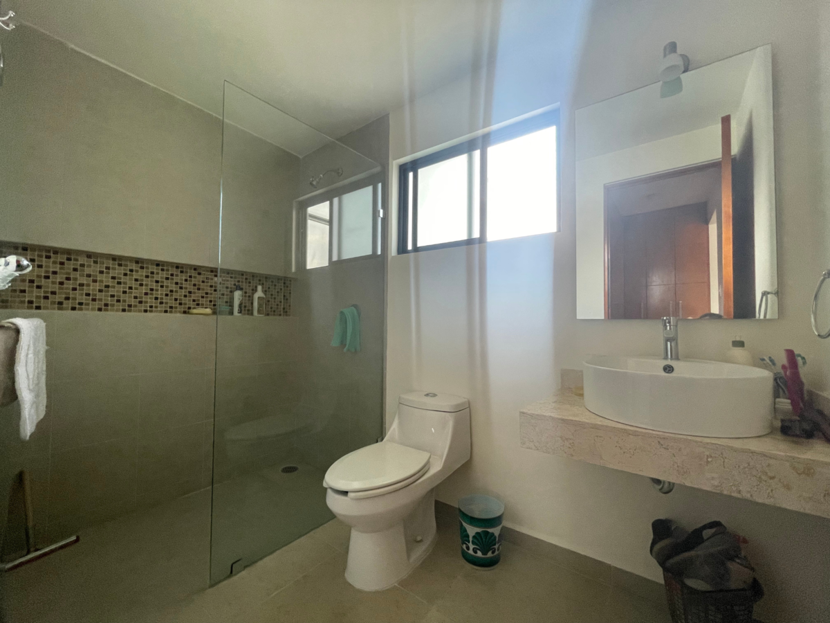 14 of 18: baño prinicipal