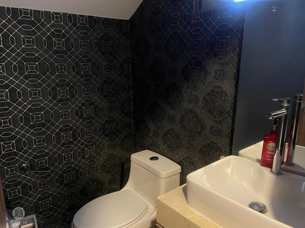 9 de 41: Baño de visitas