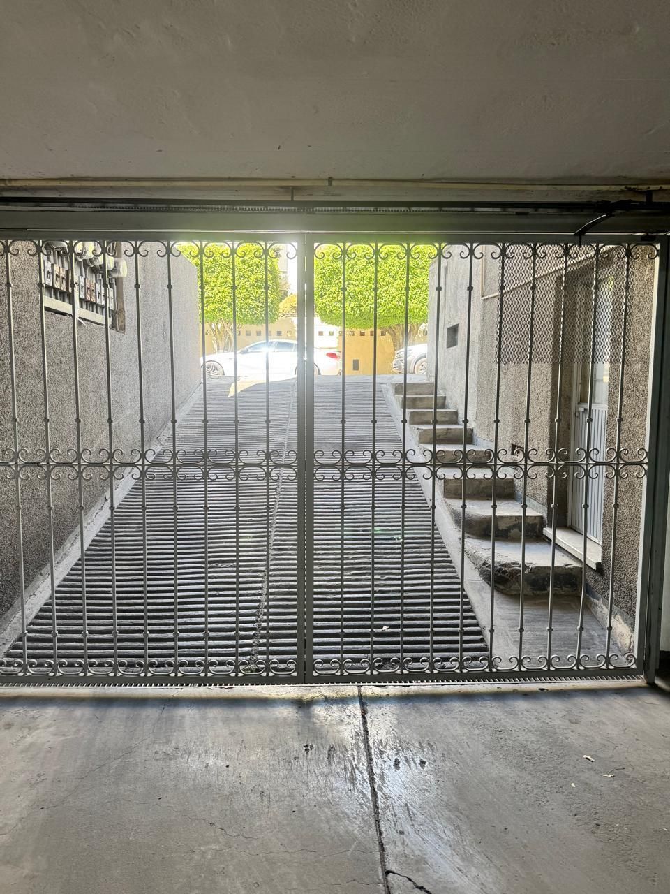 14 de 19: rampa de ingreso al estacionamiento
