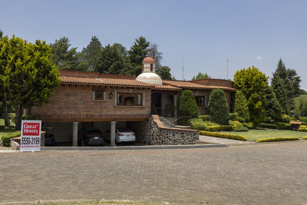 2 de 28: Fachada principal