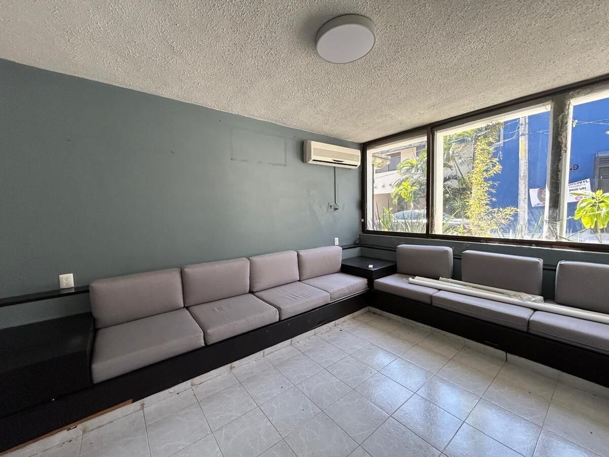 2 of 14: Sala / recibidor