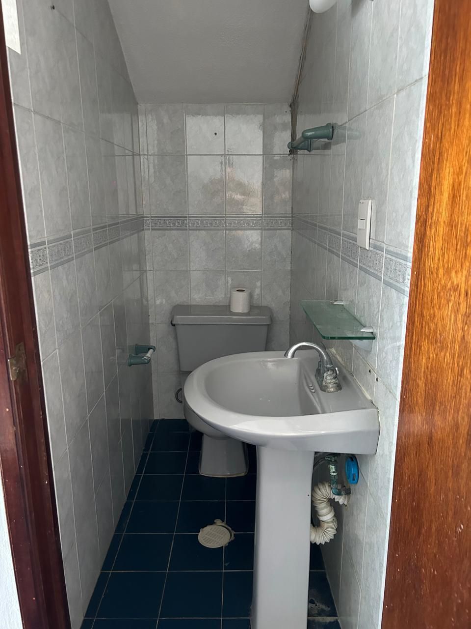 7 of 14: medio baño
