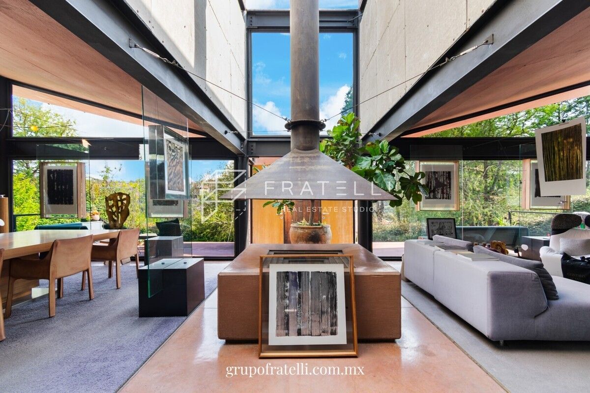 1 de 27: Sala comedor con chimenea