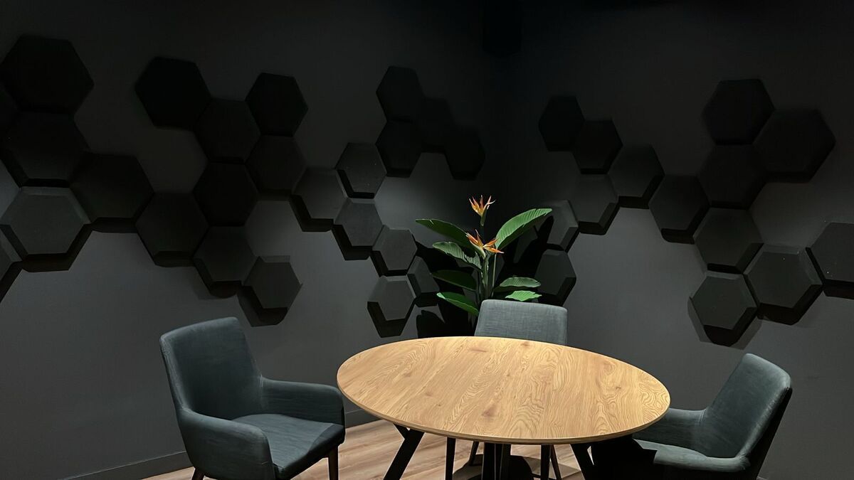 14 de 17: salon de podcast