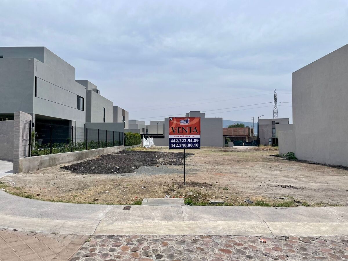 Venta de terreno en Lomas del Campanario Norte - foto 1