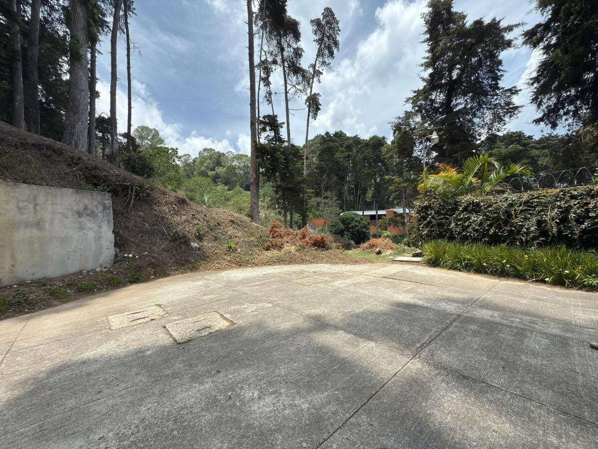 7 de 11: Acceso al terreno en final de calle