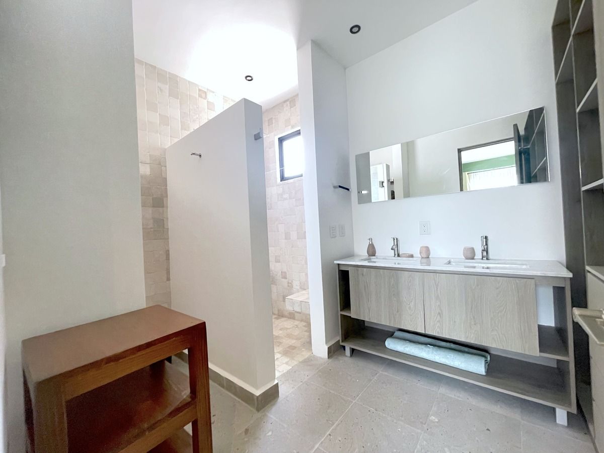 12 of 25: Baño de la Recamara Principal - Foto 1
