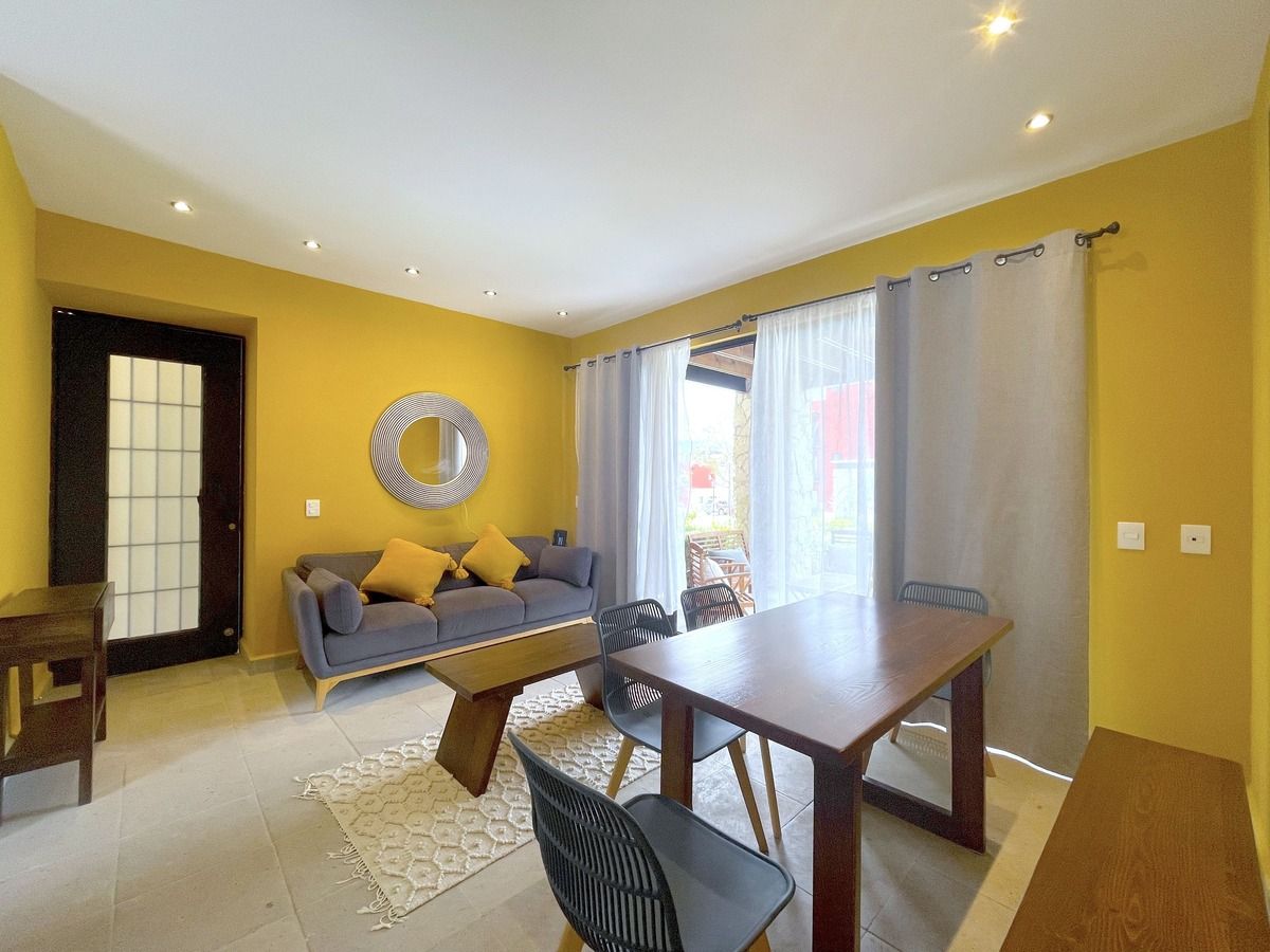 15 of 25: Sala Comedor
