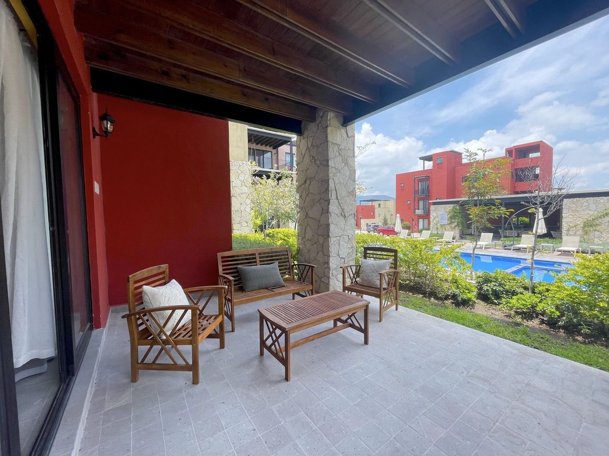 16 of 25: Terraza