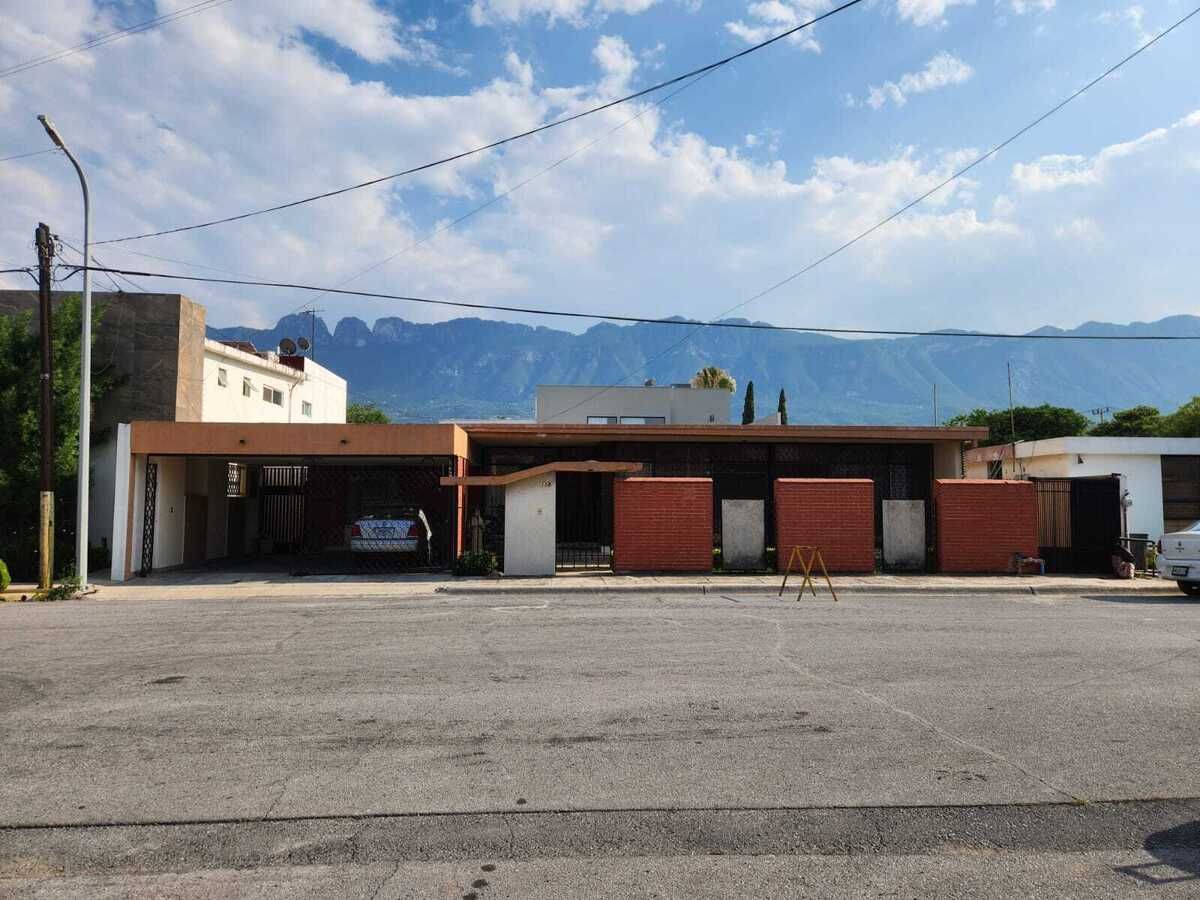 1 of 6: Fachada