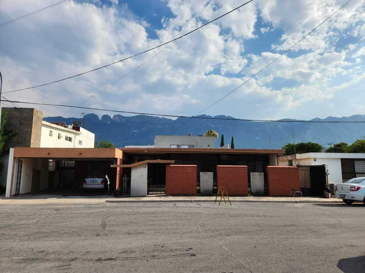 2 of 6: Fachada