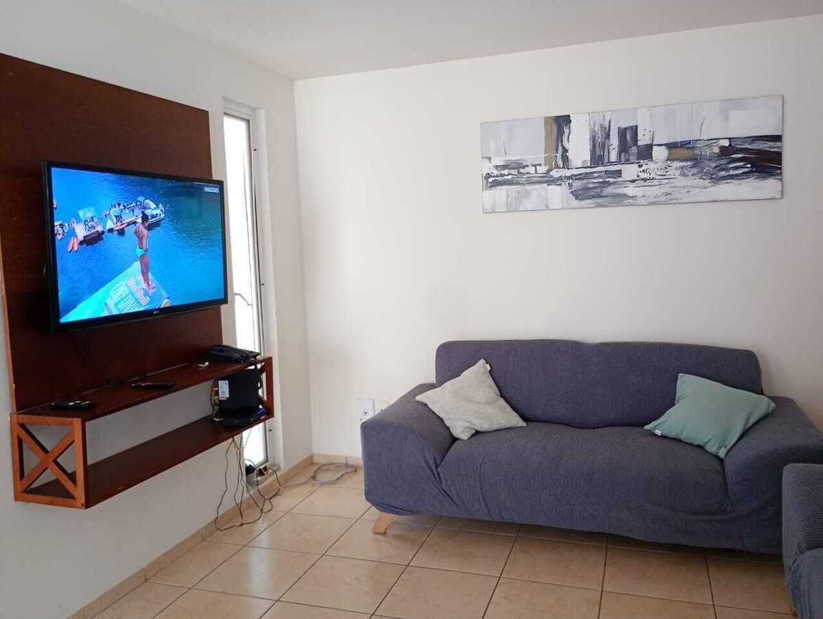 3 de 9: Sala con pantalla