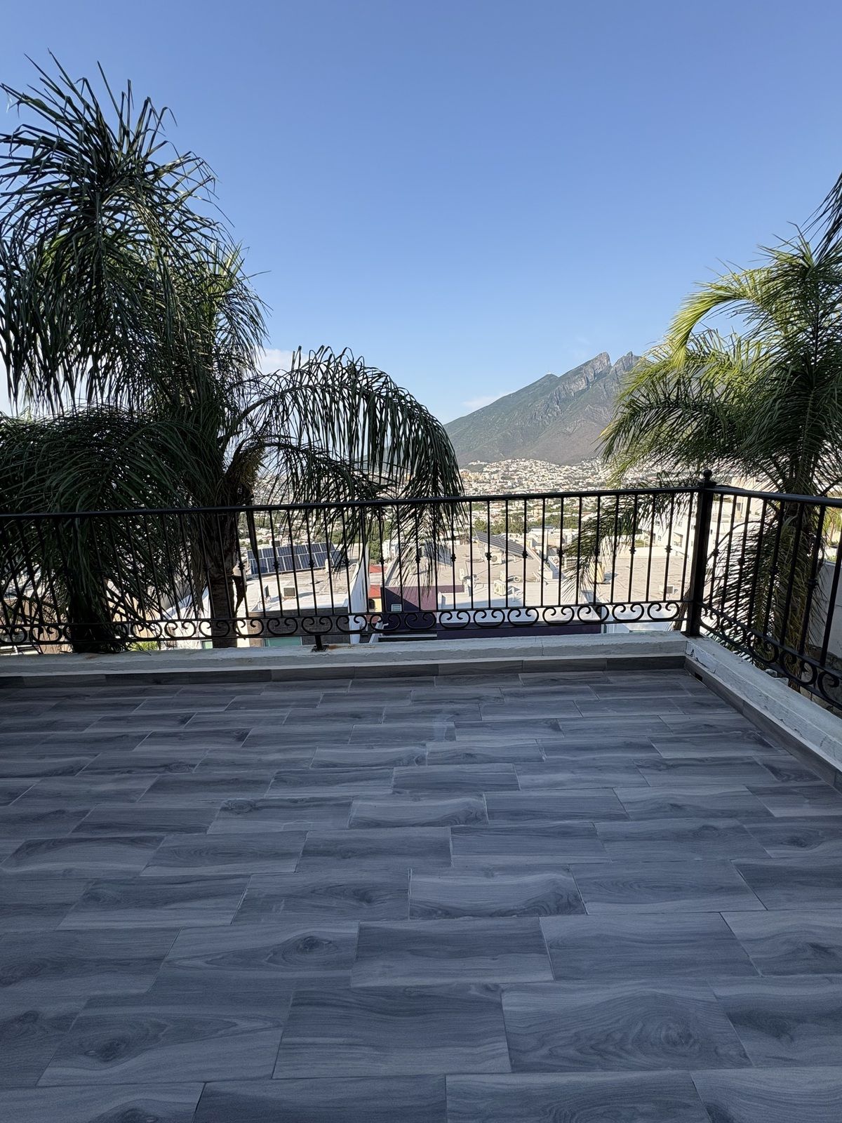 1 of 18: Terraza de comedor