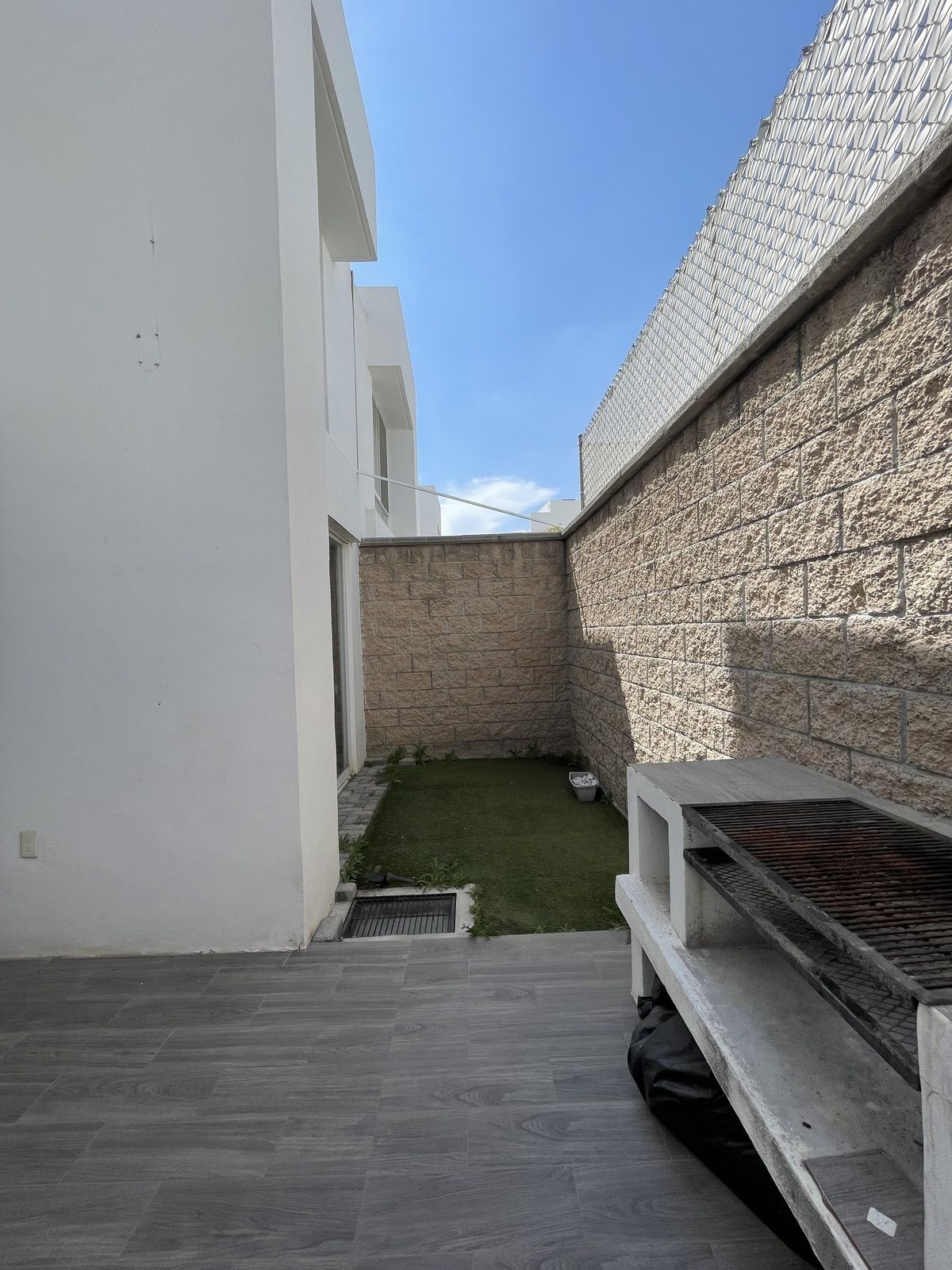 7 of 19: Patio trasero