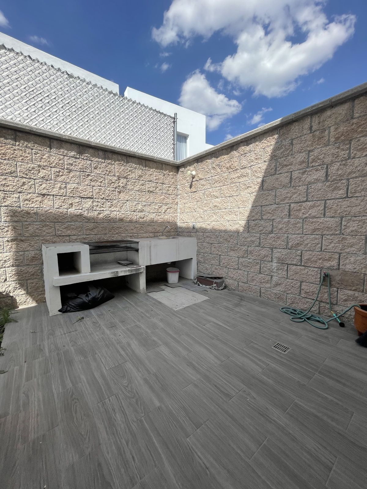 8 of 19: Patio asador
