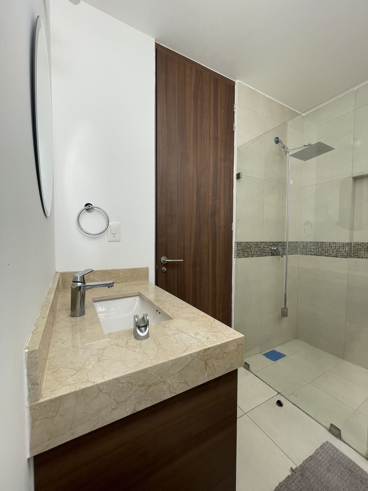 16 of 19: Baño