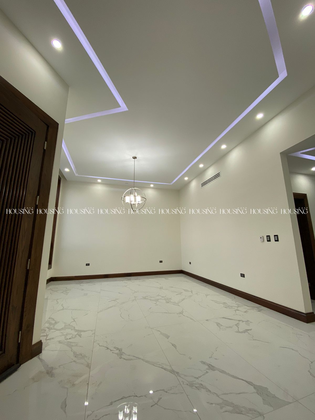 2 of 29: Sala