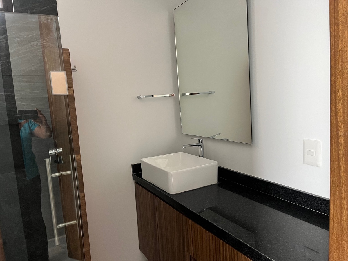 15 of 40: baño en planta baja
