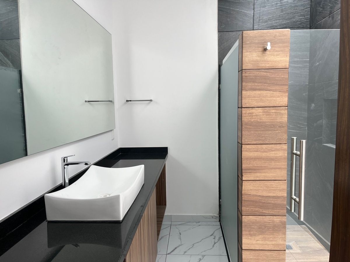 22 de 41: baño con finos acabados