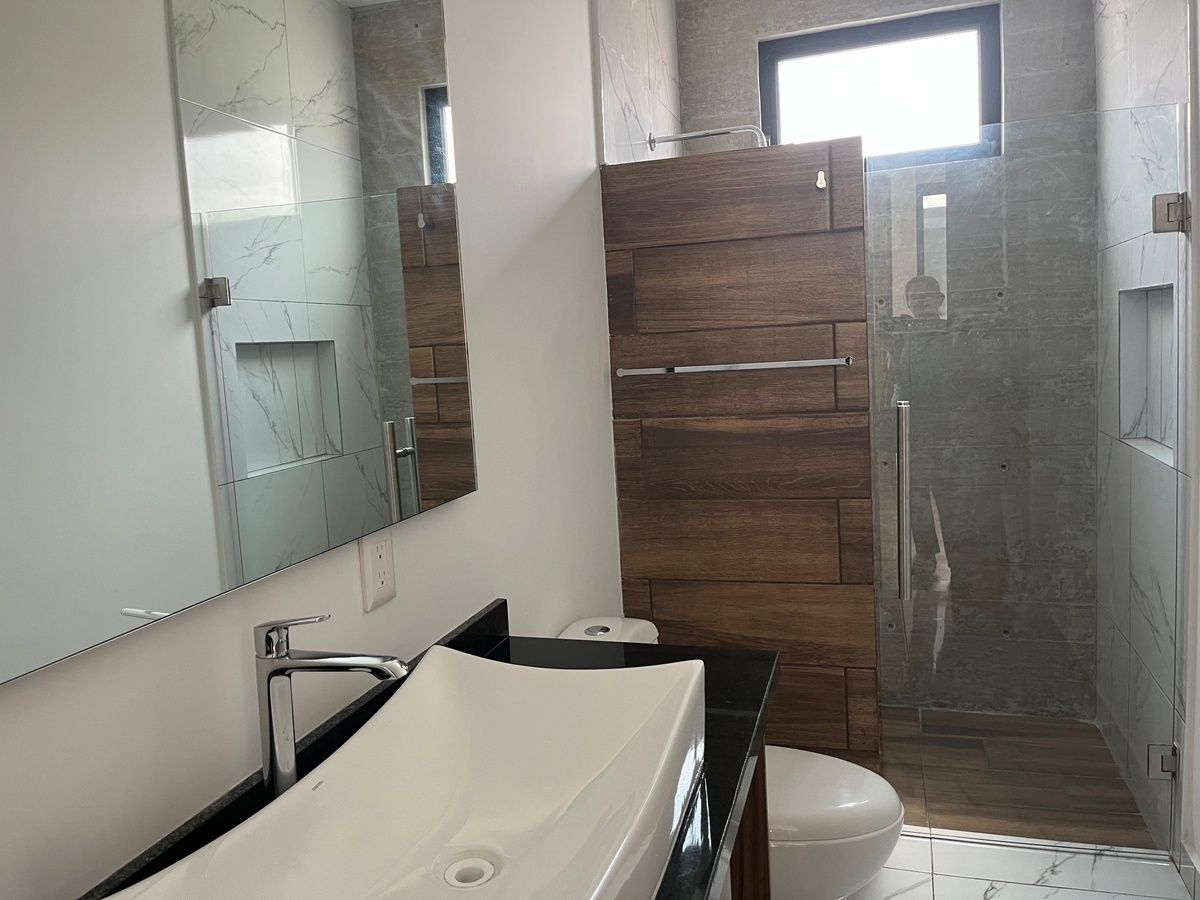 27 de 41: baño completo para recámaras secundarias