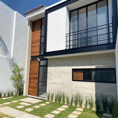 41 de 41: frente de la casa