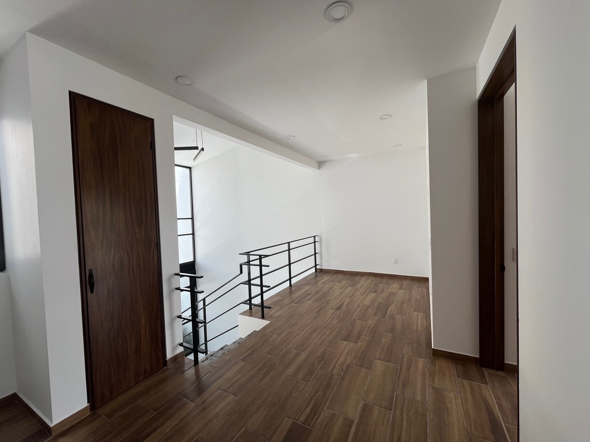 28 of 40: espacio distribuidor planta alta