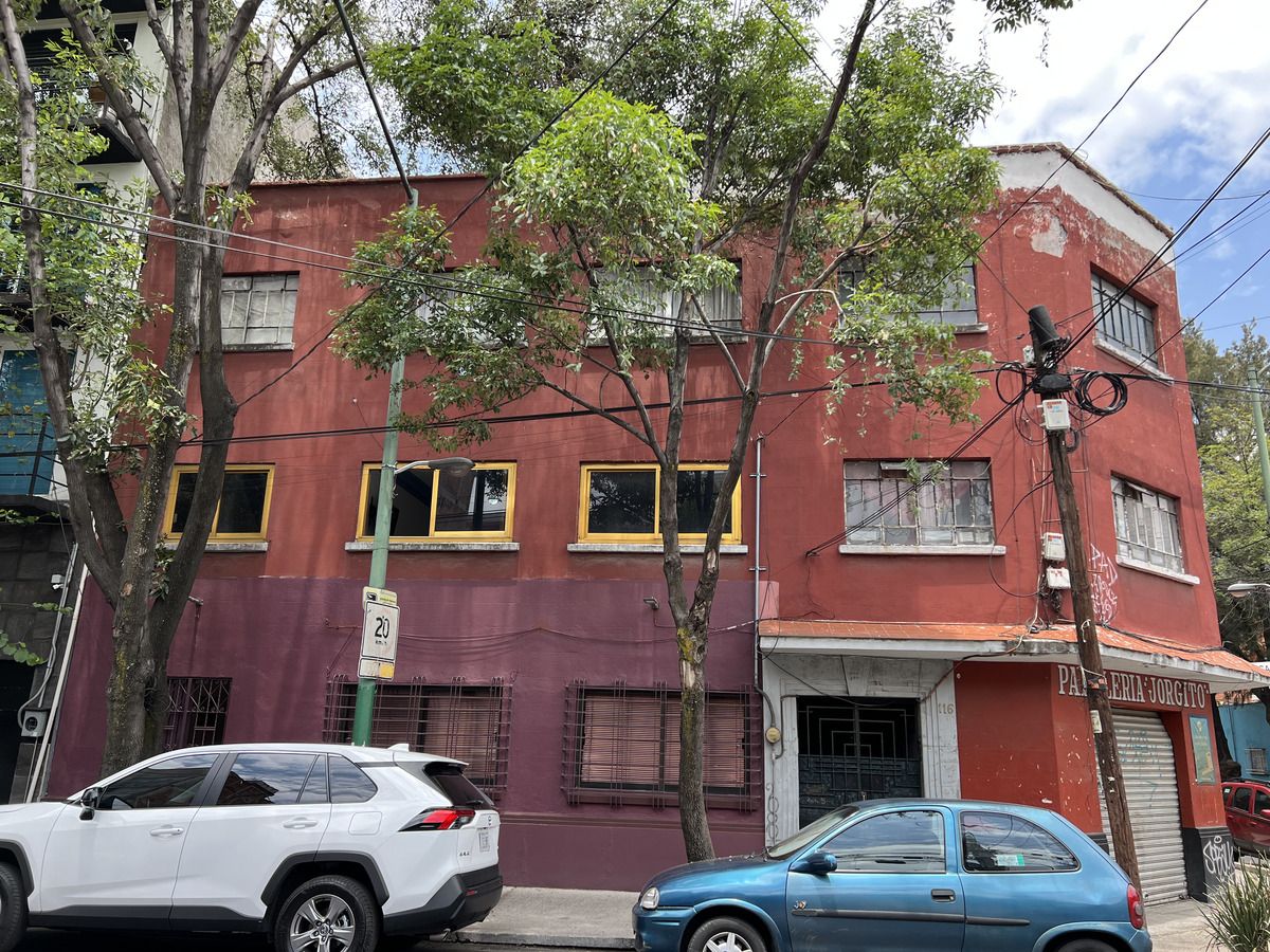 1 de 33: Fachada desde calle Elisa