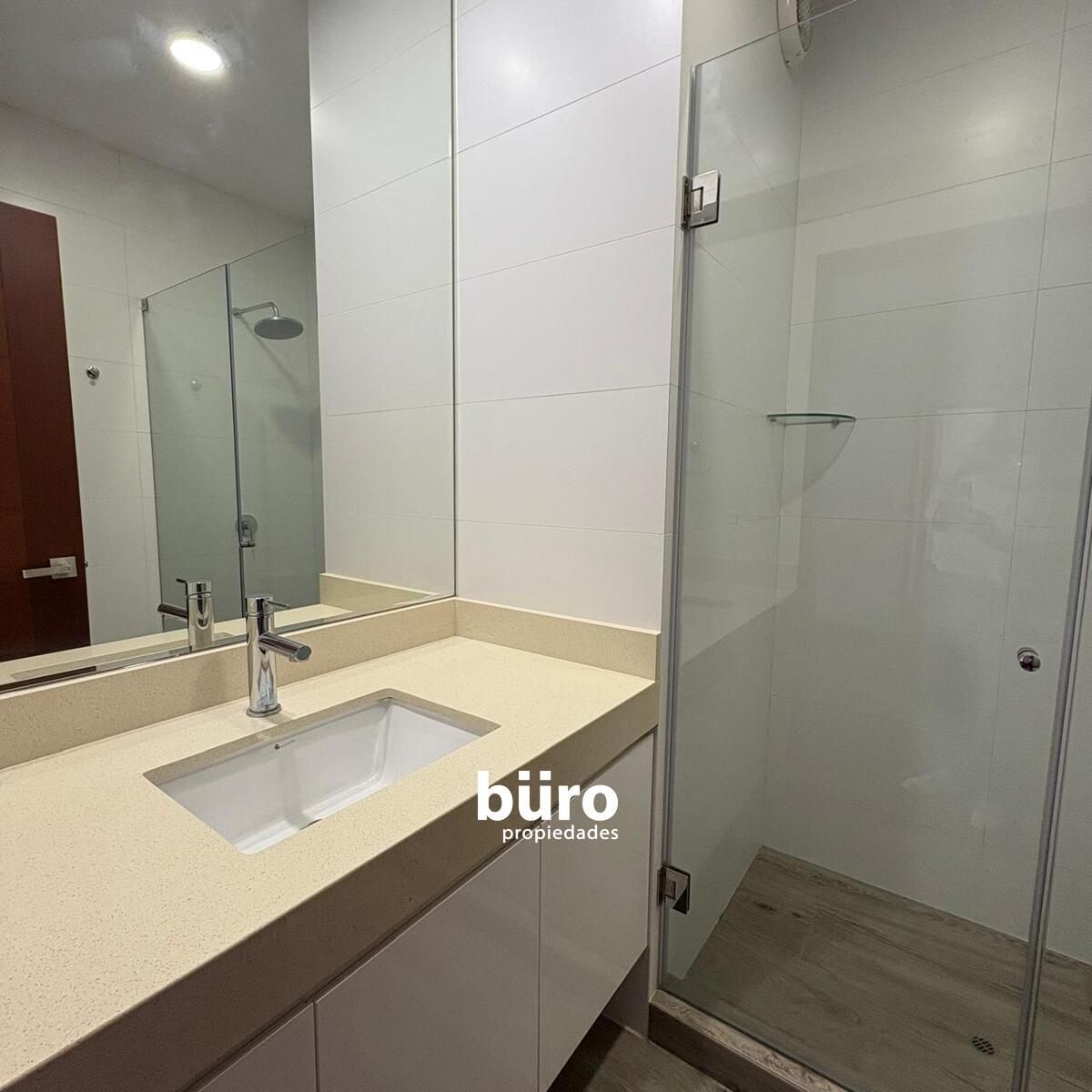 11 de 18: Baño secundario