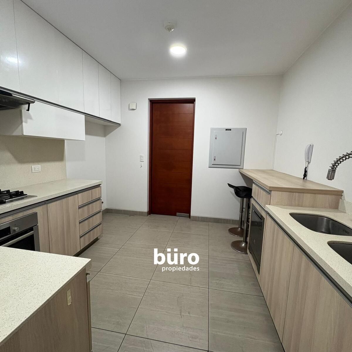 14 de 18: Amplia Cocina