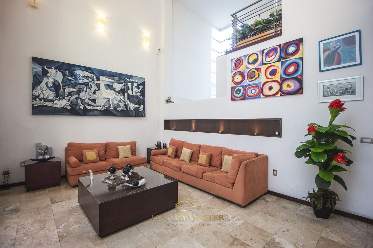 5 de 34: Casa en Las Fuentes en Venta Sala