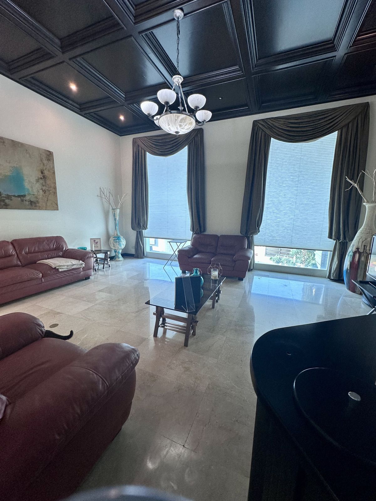 2 of 11: Sala