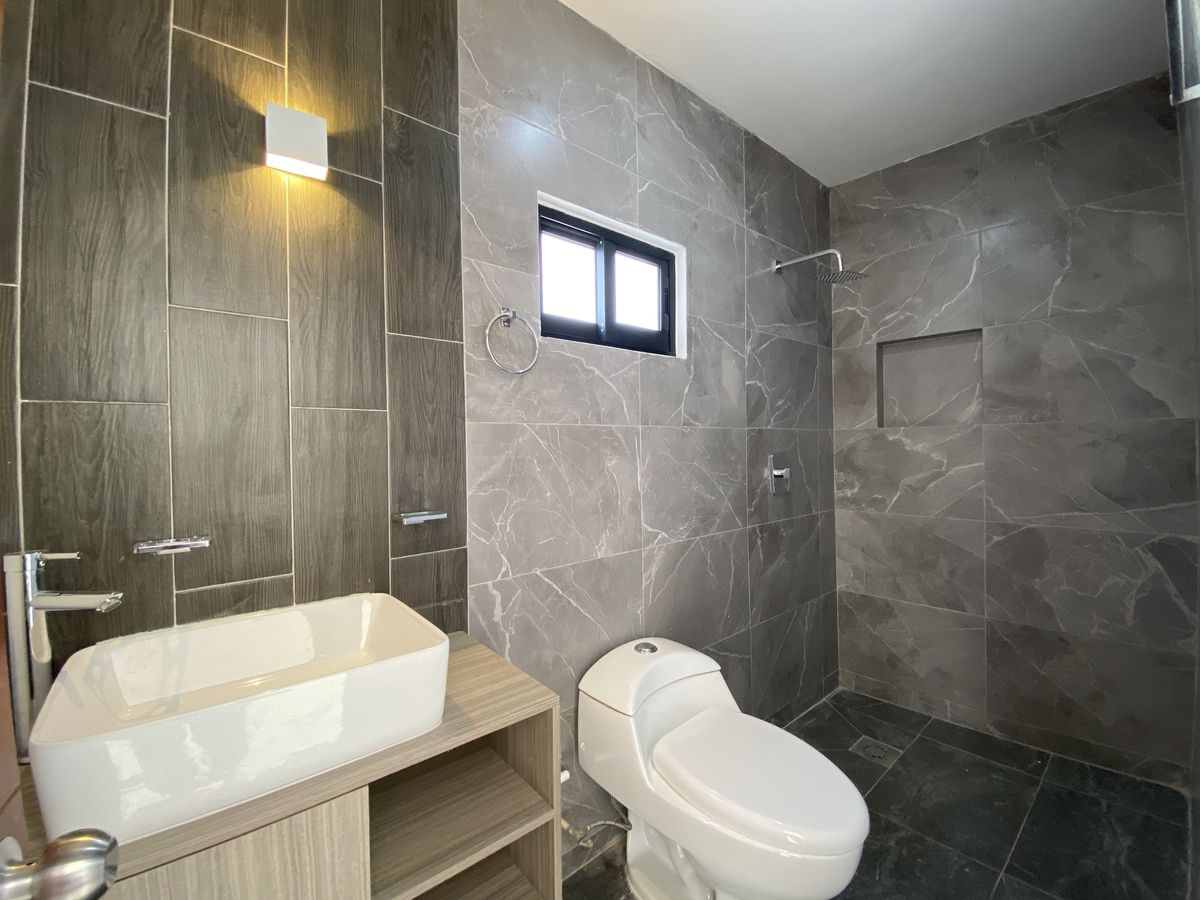 14 de 19: Baño completo