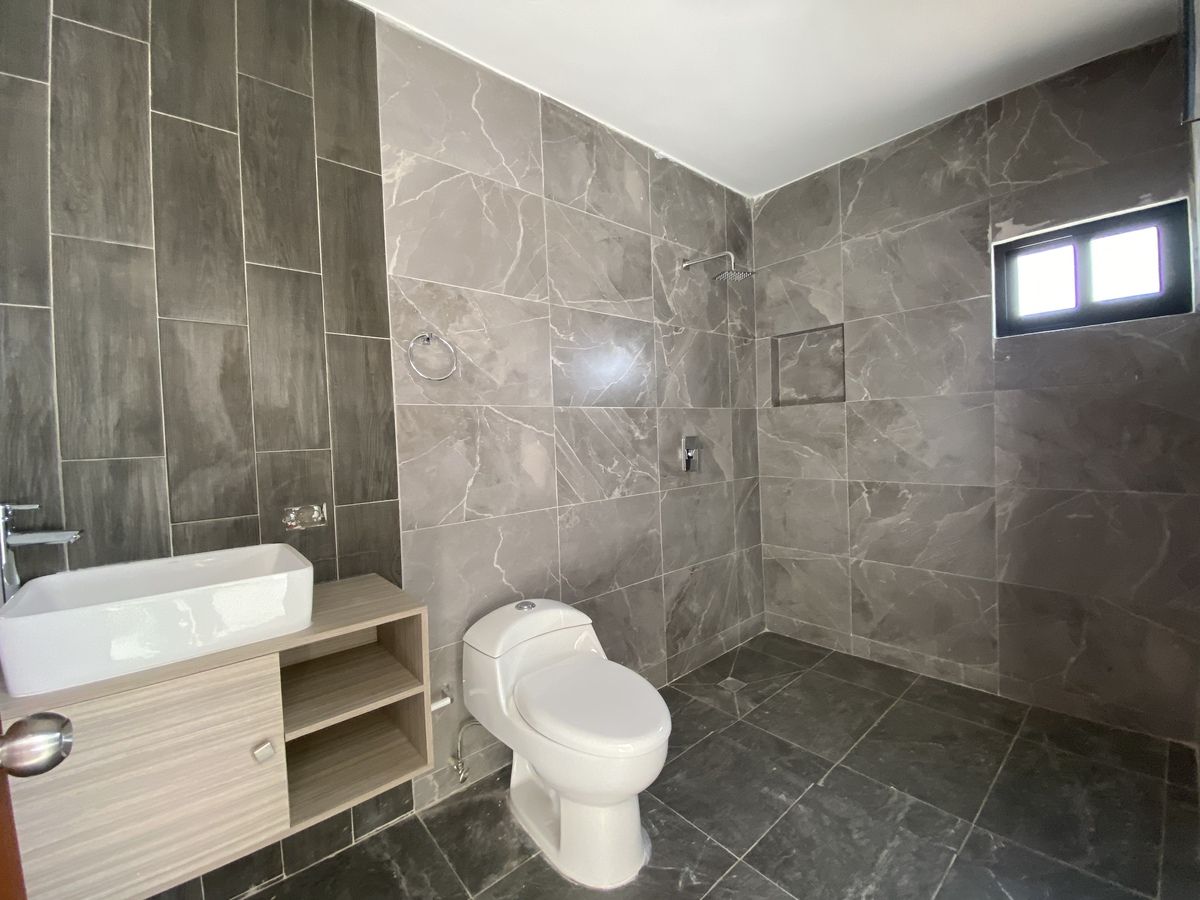 18 de 19: Baño completo