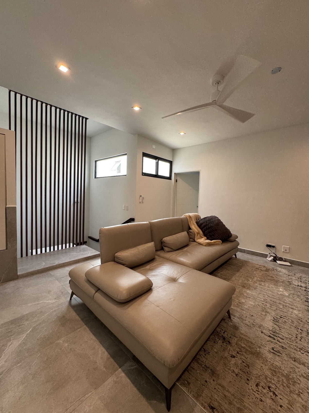 8 of 18: Family Room Planta Alta