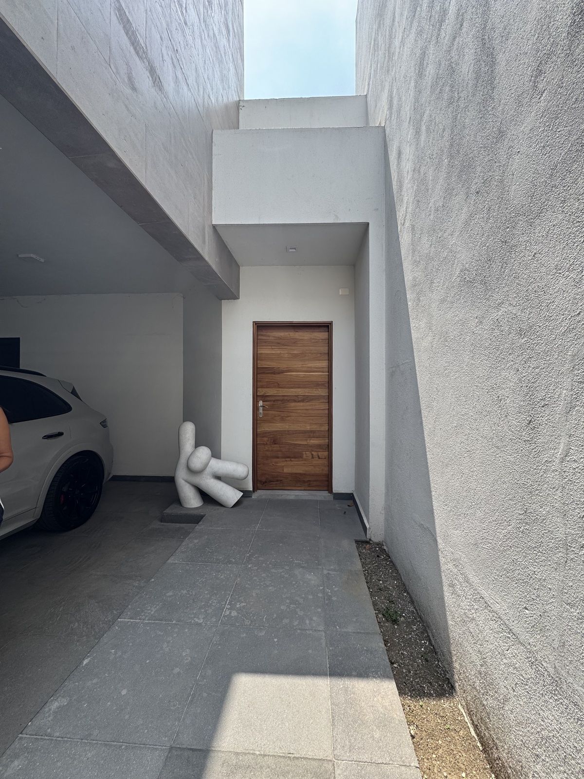 2 of 18: Puerta Principal