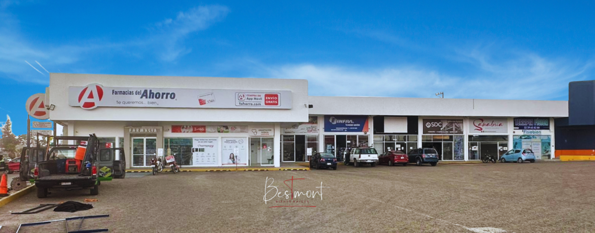 3 de 4: Entorno plaza contigua