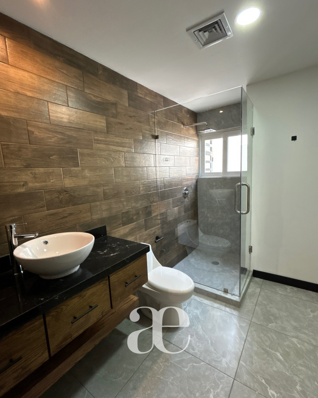 4 de 12: Baño completo planta baja